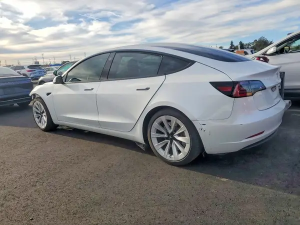 5YJ3E1EA3MF018084 2021 TESLA MODEL 3 - Image 2