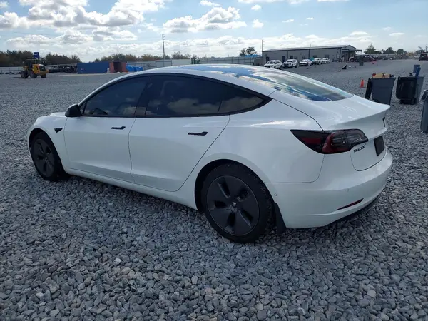 5YJ3E1EA3MF028811 2021 TESLA MODEL 3 - Image 2
