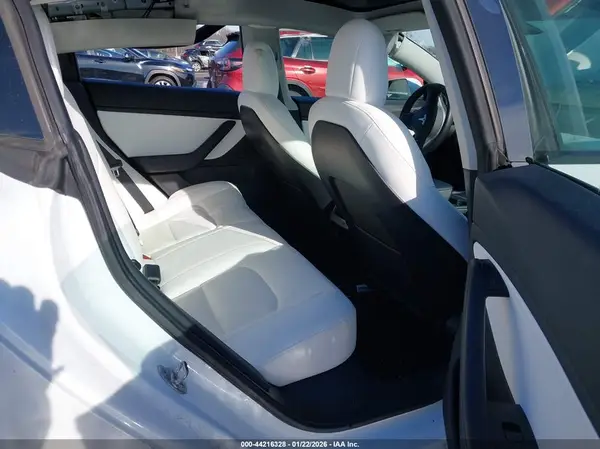 5YJ3E1EA3MF870810 2021 TESLA MODEL 3 - Image 8
