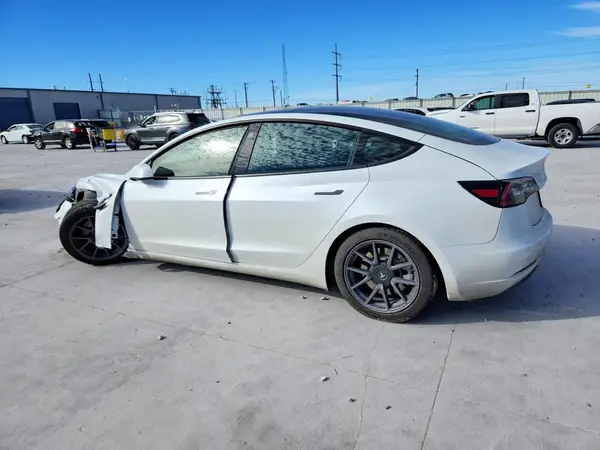 5YJ3E1EA3MF922663 2021 TESLA MODEL 3 - Image 2