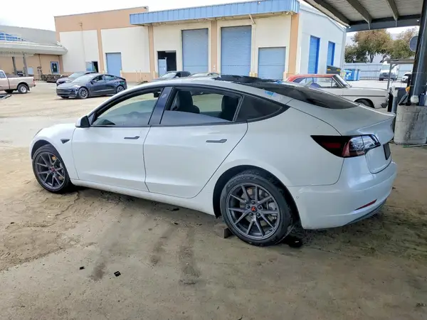5YJ3E1EA3NF112256 2022 TESLA MODEL 3 - Image 2