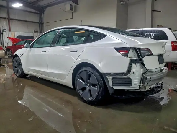 5YJ3E1EA3NF113634 2022 TESLA MODEL 3 - Image 2