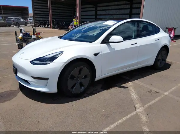 5YJ3E1EA3NF120745 2022 TESLA MODEL 3 - Image 2