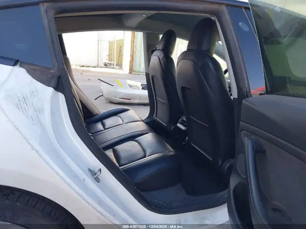 5YJ3E1EA3NF142986 2022 TESLA MODEL 3 - Image 8