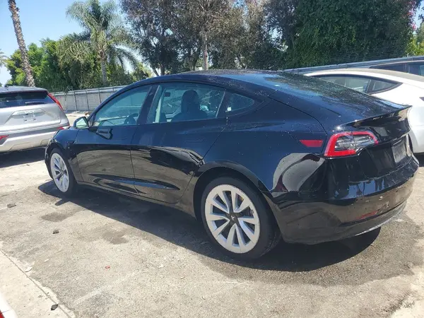 5YJ3E1EA3NF288899 2022 TESLA MODEL 3 - Image 2
