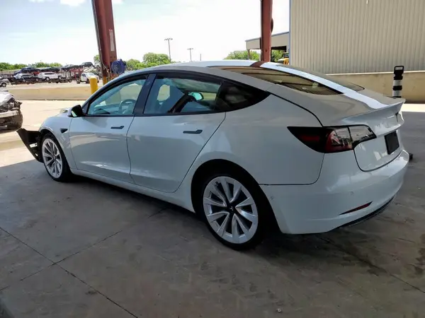 5YJ3E1EA3NF290670 2022 TESLA MODEL 3 - Image 2