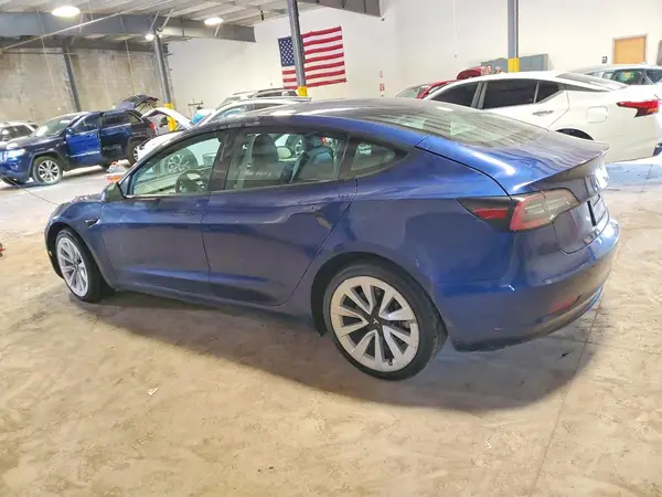 5YJ3E1EA3NF370132 2022 TESLA MODEL 3 - Image 2