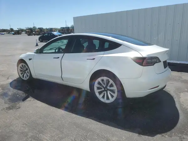 5YJ3E1EA3NF370180 2022 TESLA MODEL 3 - Image 2