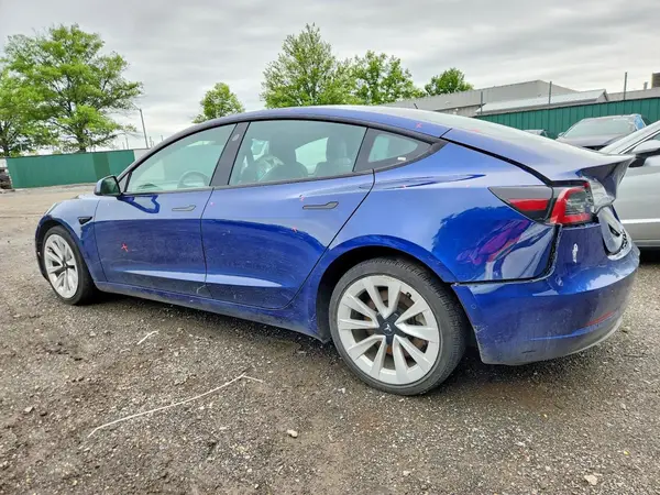 5YJ3E1EA3NF370499 2022 TESLA MODEL 3 - Image 2