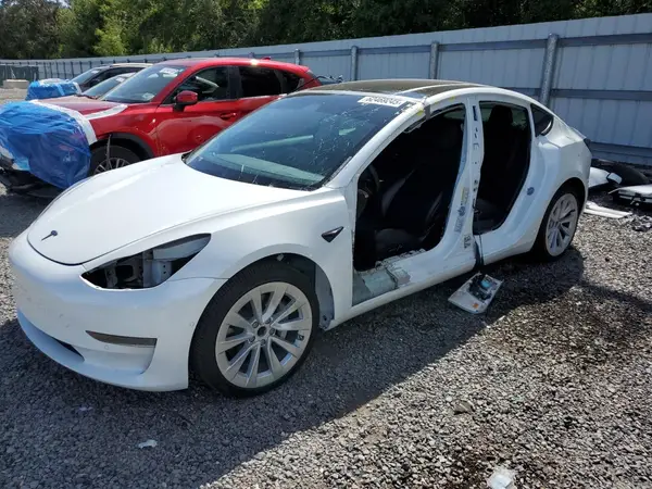 5YJ3E1EA3NF370860 2022 TESLA MODEL 3 - Image 1