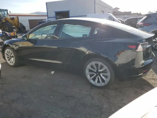 5YJ3E1EA3NF372074 2022 TESLA MODEL 3 - Image 2