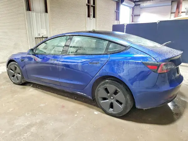 5YJ3E1EA3NF372172 2022 TESLA MODEL 3 - Image 2