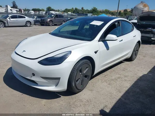 5YJ3E1EA3PF400216 2023 TESLA MODEL 3 - Image 2