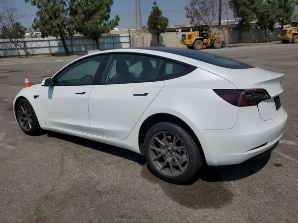 5YJ3E1EA3PF410308 2023 TESLA MODEL 3 - Image 2