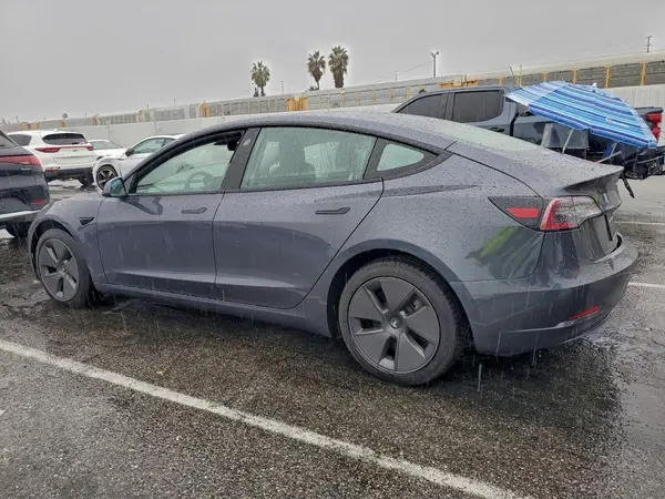 5YJ3E1EA3PF433961 2023 TESLA MODEL 3 - Image 2