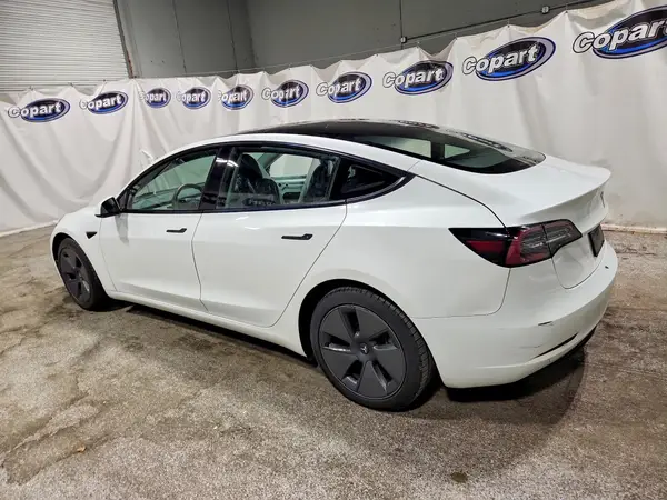 5YJ3E1EA3PF434835 2023 TESLA MODEL 3 - Image 2