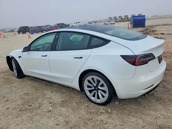 5YJ3E1EA3PF437833 2023 TESLA MODEL 3 - Image 2