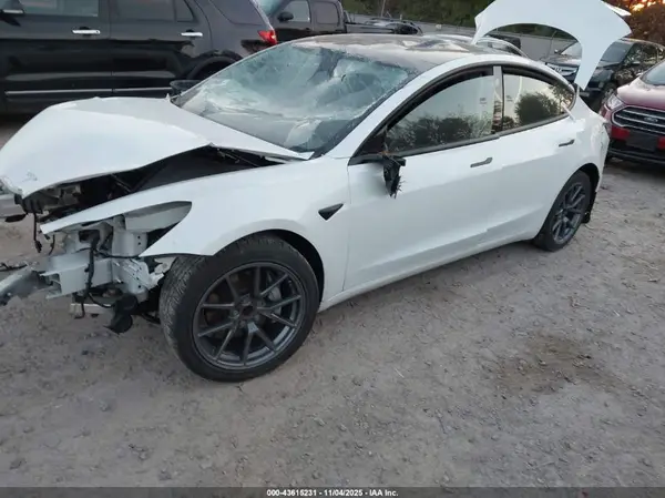 5YJ3E1EA3PF438755 2023 TESLA MODEL 3 - Image 2