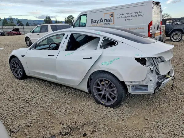 5YJ3E1EA3PF452929 2023 TESLA MODEL 3 - Image 2