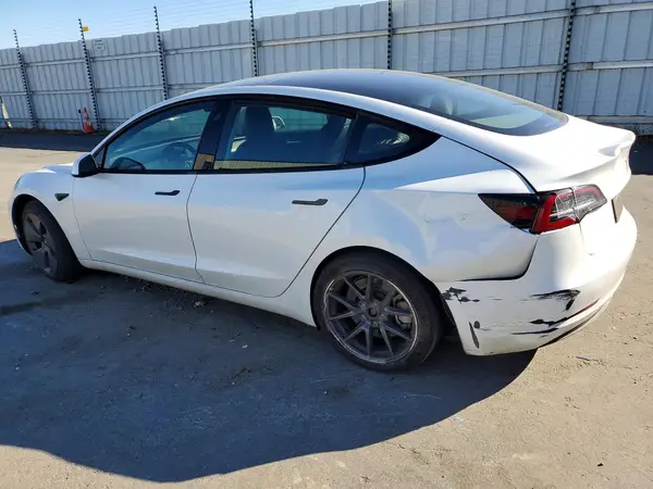 5YJ3E1EA3PF454213 2023 TESLA MODEL 3 - Image 2
