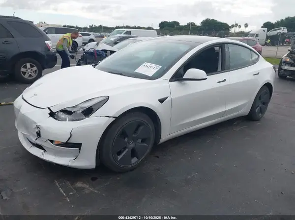 5YJ3E1EA3PF463168 2023 TESLA MODEL 3 - Image 2