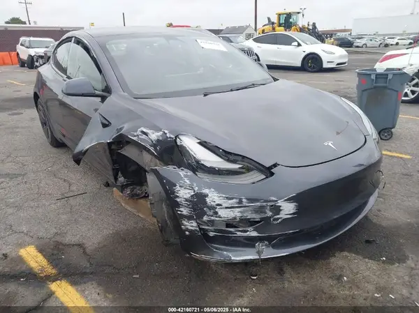 5YJ3E1EA3PF463686 2023 TESLA MODEL 3 - Image 1