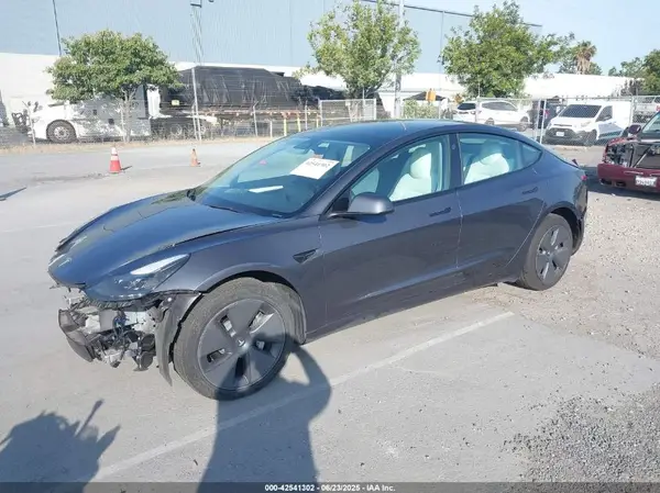5YJ3E1EA3PF463915 2023 TESLA MODEL 3 - Image 2