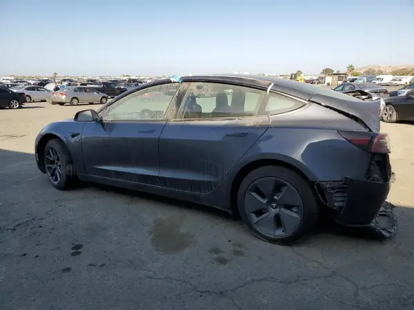 5YJ3E1EA3PF473098 2023 TESLA MODEL 3 - Image 2
