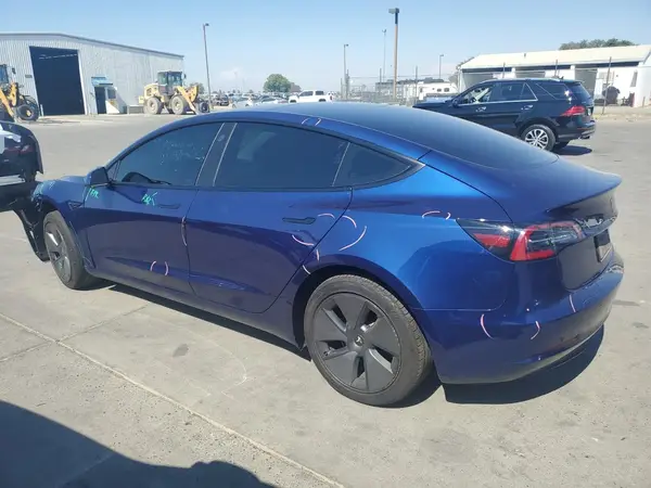 5YJ3E1EA3PF473943 2023 TESLA MODEL 3 - Image 2