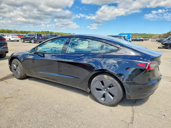 5YJ3E1EA3PF481122 2023 TESLA MODEL 3 - Image 2