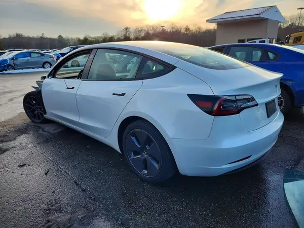 5YJ3E1EA3PF484702 2023 TESLA MODEL 3 - Image 2
