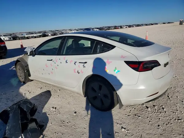 5YJ3E1EA3PF486871 2023 TESLA MODEL 3 - Image 2