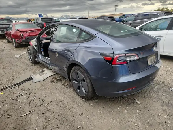 5YJ3E1EA3PF499359 2023 TESLA MODEL 3 - Image 2