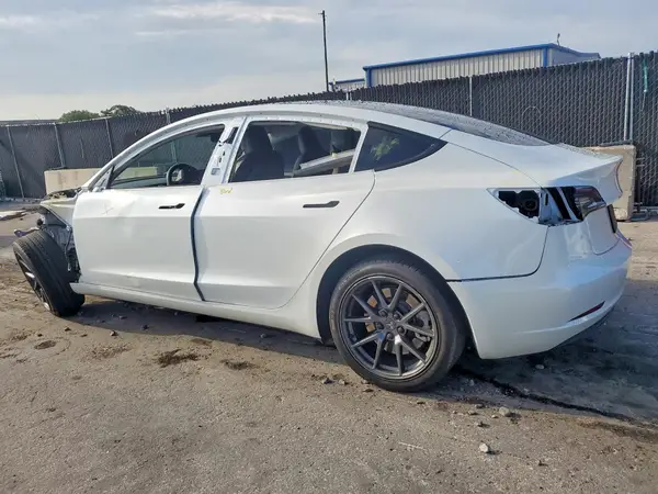 5YJ3E1EA3PF504284 2023 TESLA MODEL 3 - Image 2