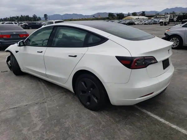5YJ3E1EA3PF548477 2023 TESLA MODEL 3 - Image 2