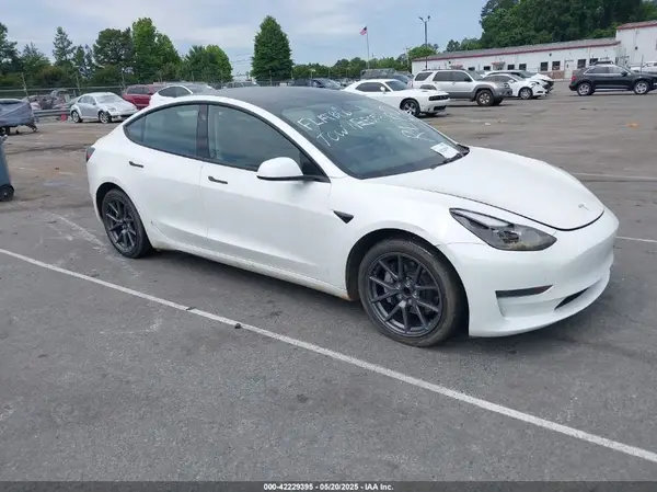5YJ3E1EA3PF556644 2023 TESLA MODEL 3 - Image 1