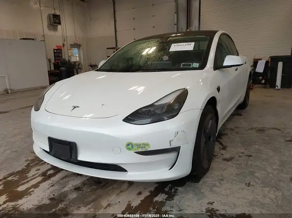 5YJ3E1EA3PF557471 2023 TESLA MODEL 3 - Image 2