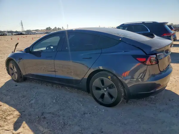 5YJ3E1EA3PF583925 2023 TESLA MODEL 3 - Image 2