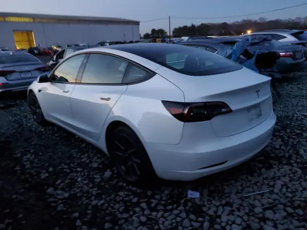 5YJ3E1EA3PF585657 2023 TESLA MODEL 3 - Image 2
