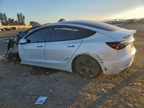 5YJ3E1EA3PF586162 2023 TESLA MODEL 3 - Image 2