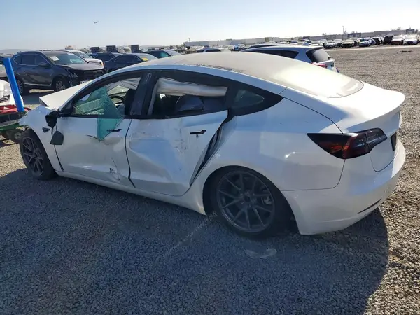5YJ3E1EA3PF586811 2023 TESLA MODEL 3 - Image 2