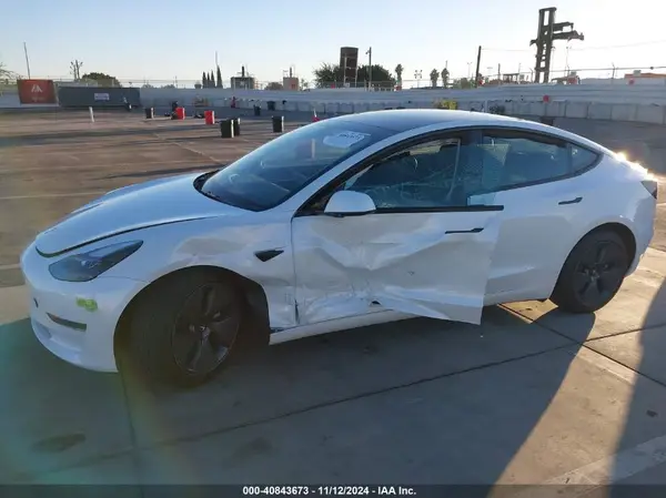 5YJ3E1EA3PF605020 2023 TESLA MODEL 3 - Image 2