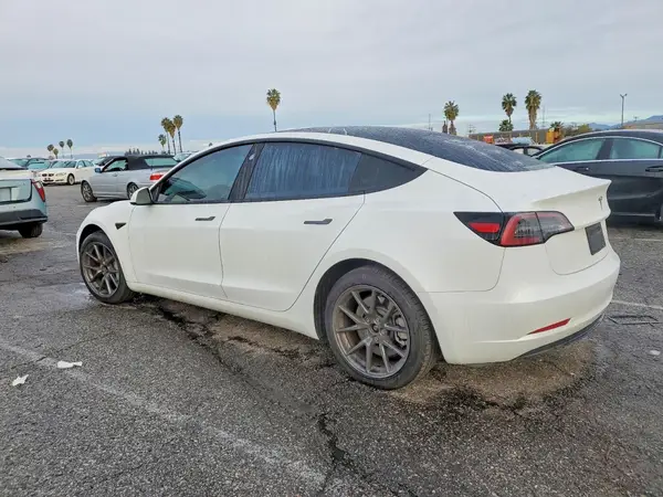 5YJ3E1EA3PF614204 2023 TESLA MODEL 3 - Image 2