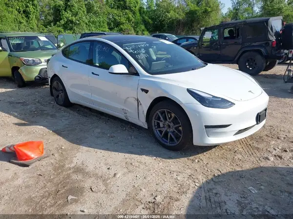 5YJ3E1EA3PF617460 2023 TESLA MODEL 3 - Image 1
