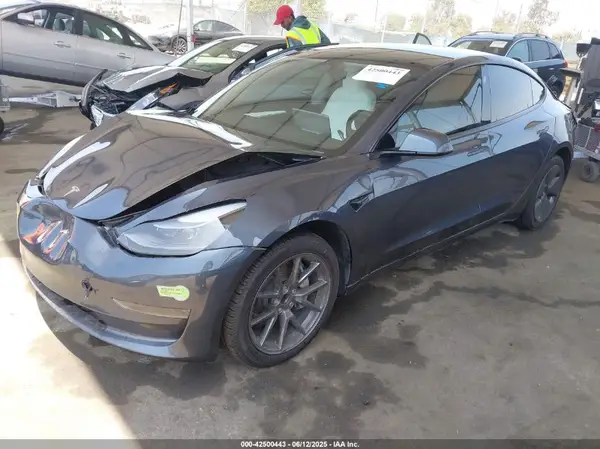 5YJ3E1EA3PF622898 2023 TESLA MODEL 3 - Image 2