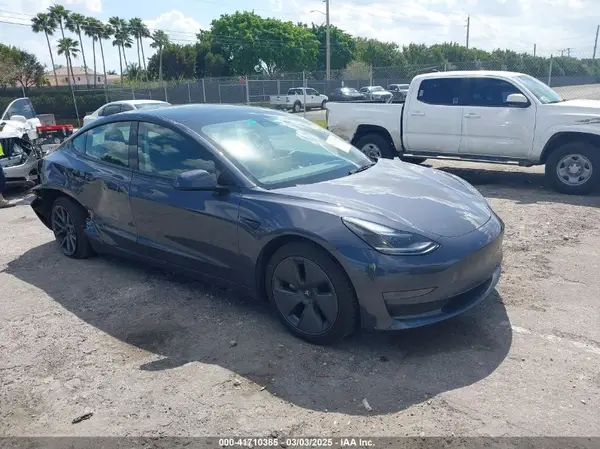 5YJ3E1EA3PF623114 2023 TESLA MODEL 3 - Image 1