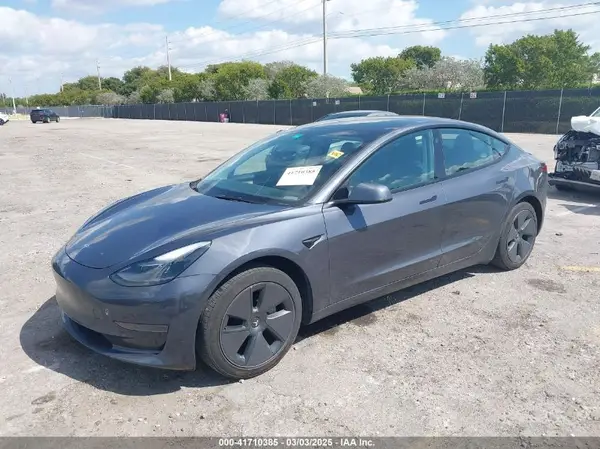 5YJ3E1EA3PF623114 2023 TESLA MODEL 3 - Image 2