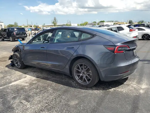 5YJ3E1EA3PF638745 2023 TESLA MODEL 3 - Image 2