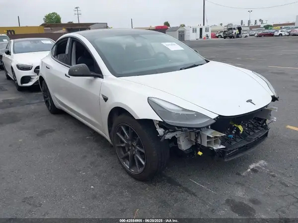 5YJ3E1EA3PF641547 2023 TESLA MODEL 3 - Image 1