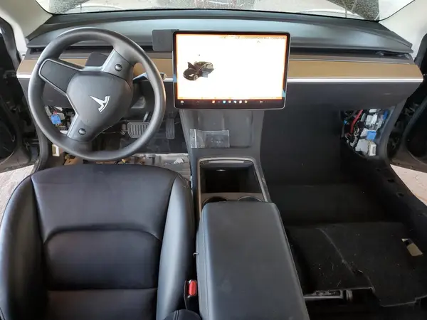 5YJ3E1EA3PF647543 2023 TESLA MODEL 3 - Image 8
